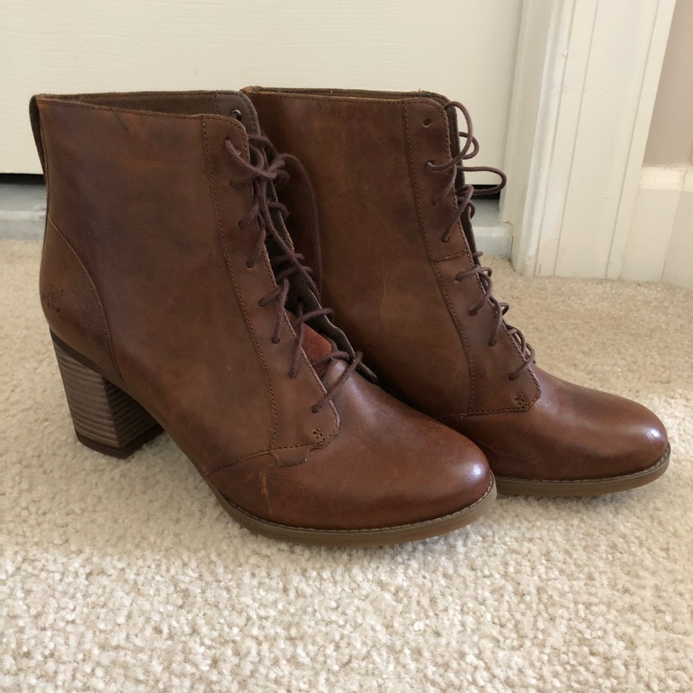 NWT Leather Timberland booties